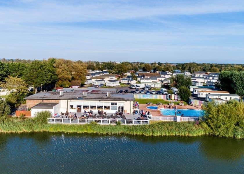 Delightful 6 Berth Holiday Home With Decking Area チチェスター エクステリア 写真